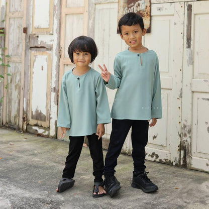 Kurta Aydan Budak kurta budak lelaki como crepe warna Dahlia – Masyarabia