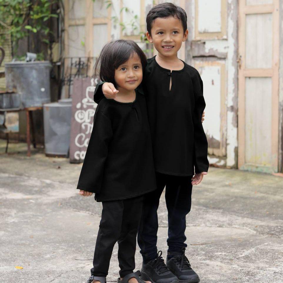 Kurta Aydan Budak kurta budak lelaki como crepe warna Dayang – Masyarabia