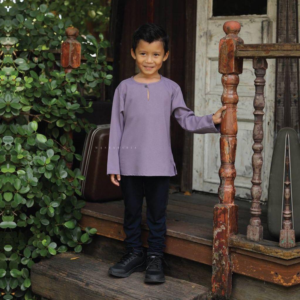 Kurta Aydan Budak kurta budak lelaki como crepe warna Qaseh – Masyarabia