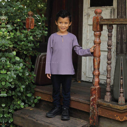 Kurta Aydan Budak kurta budak lelaki como crepe warna Qaseh – Masyarabia