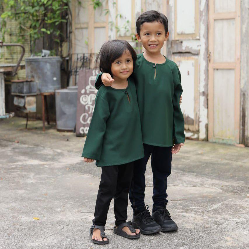 Kurta Aydan Budak kurta budak lelaki como crepe warna Widuri – Masyarabia