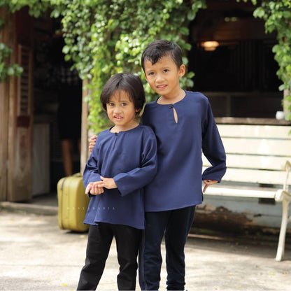 Kurta Aydan Budak kurta budak lelaki como crepe warna Akasia – Masyarabia