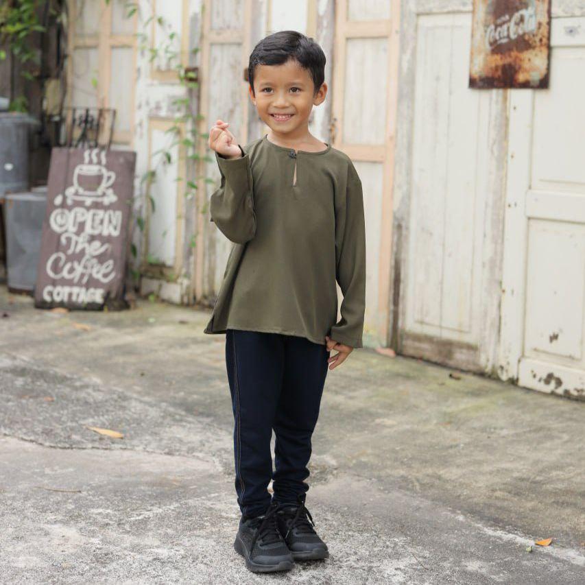 Kurta Aydan Budak kurta budak lelaki como crepe warna Melati – Masyarabia